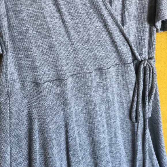 Soprano Cold Shoulder Wrap Dress in Grey, Size Medium - Picture 2 of 5